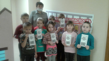 "Дон, дон, дон - загорелся кошкин дом" "Дон, дон, дон - загорелся кошкин дом".